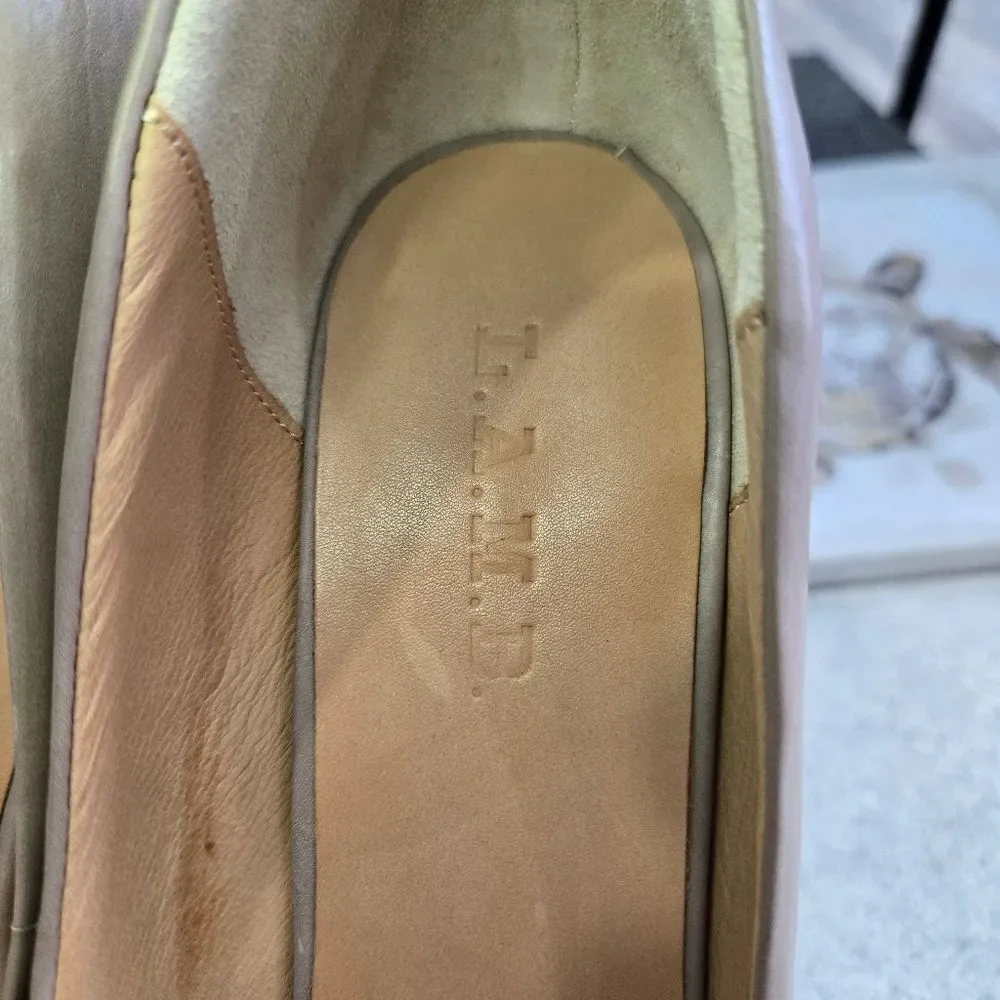 🐢 L.A.M.B. Women Novice Taupe High Wedge Slip On Size 9.5 Pumps